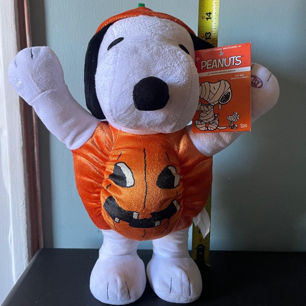 Peanuts snoopy Halloween greeter